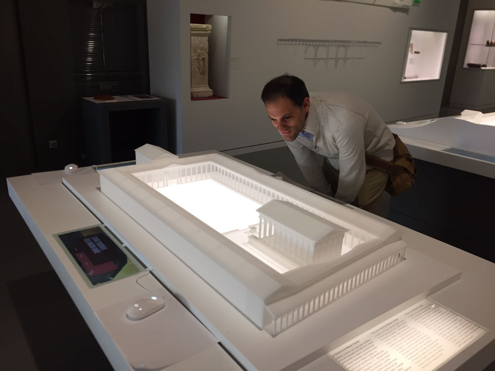 Maquette du forum et de la Maison Carrée